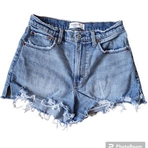 Abercrombie & Fitch high rise Curve Love the cutoff short size 27/ 4
